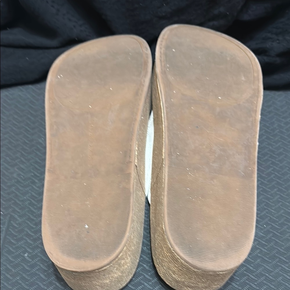 Lucky Brand White Sandals with Thong Style and Braided Straps - Picture 5 of 7